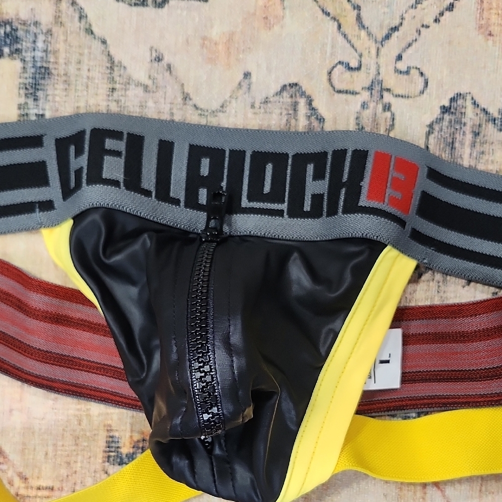 Cbu059 Cellblock 13 Liquud Skin Men's Black and Yellow Jockstrap With Zipper - Picture 6 of 6